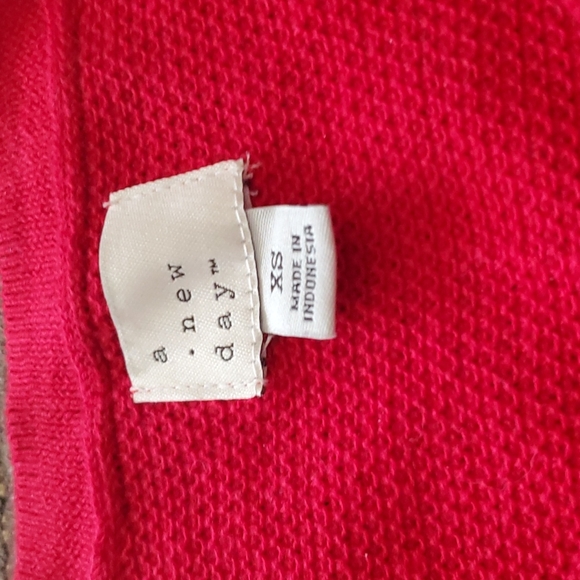 Red Cotton Top - Picture 2 of 3